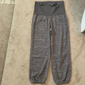 Lululemon Flowy high rise jogger pant size 8